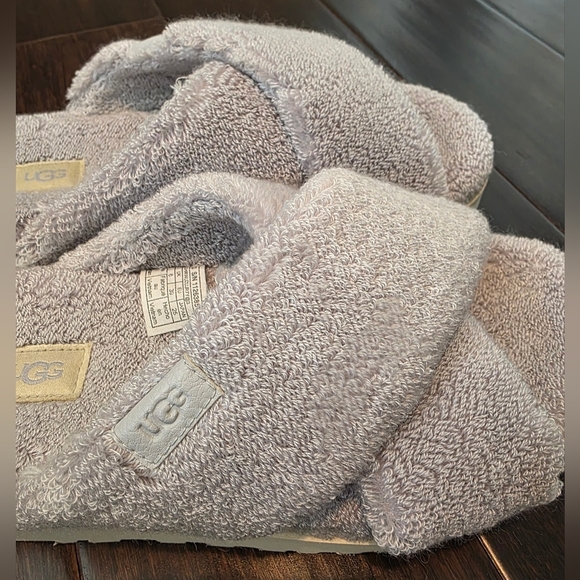 UGG Women's Size 9 Fuzz Sugar Terry Cross Metal Grey Slide Slippers Soft Cozy - Picture 4 of 9